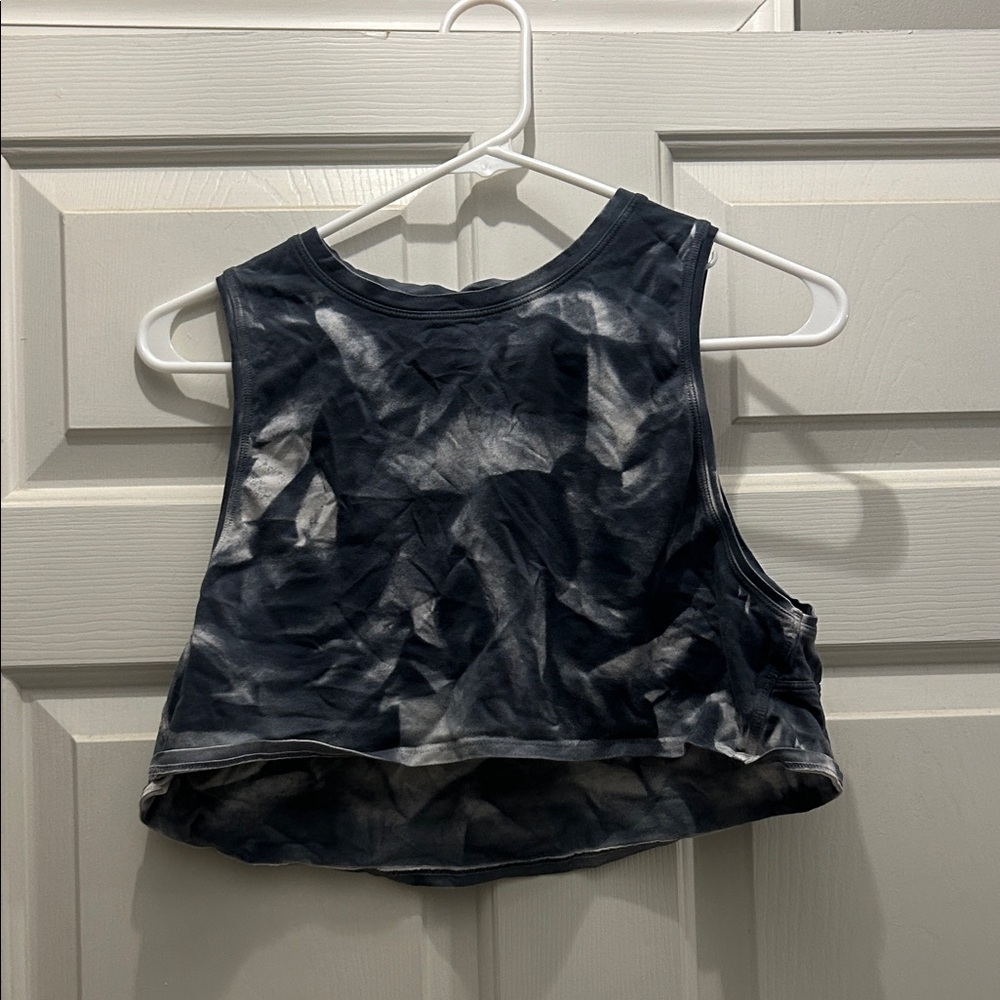 Lululemon Stylish Black and White Women's Crop Top